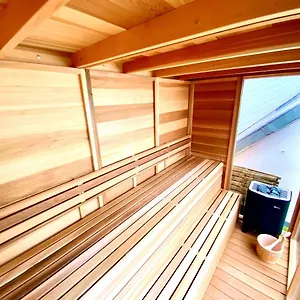 https://the-square-vacation-rental-with-outdoor-sauna-centre-of.brusselshotelsbook.com